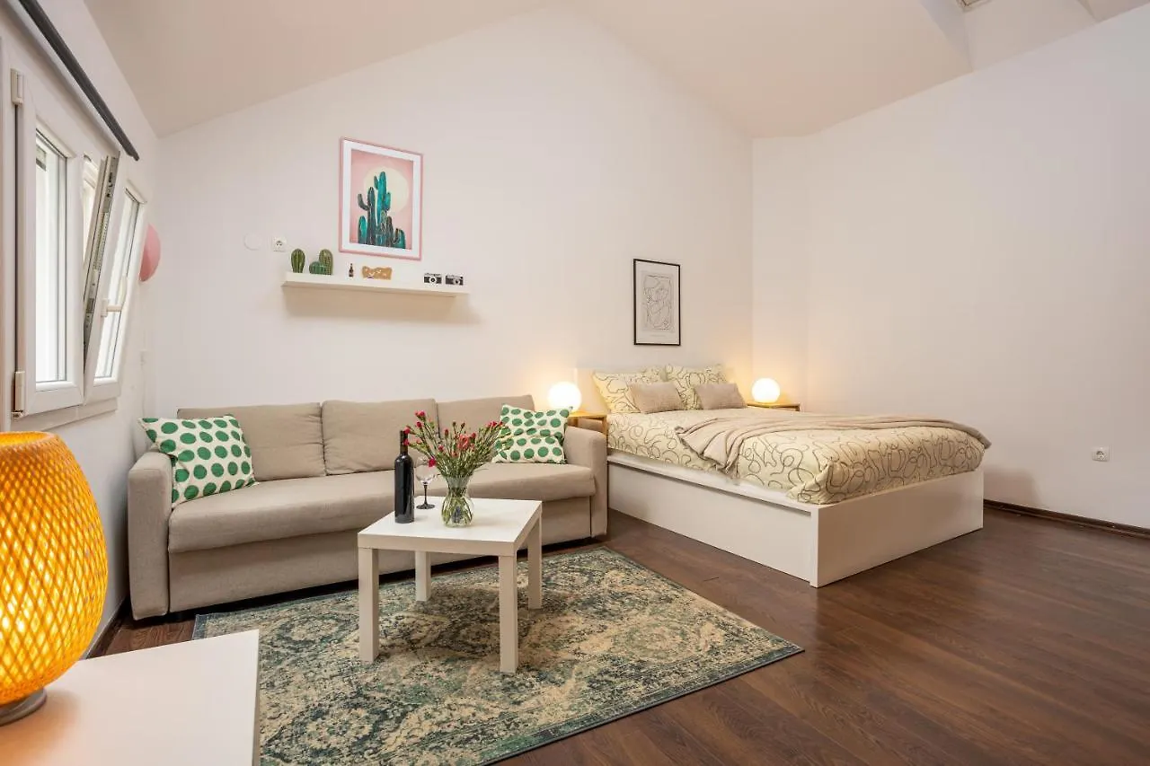 4 Us Apartment Split