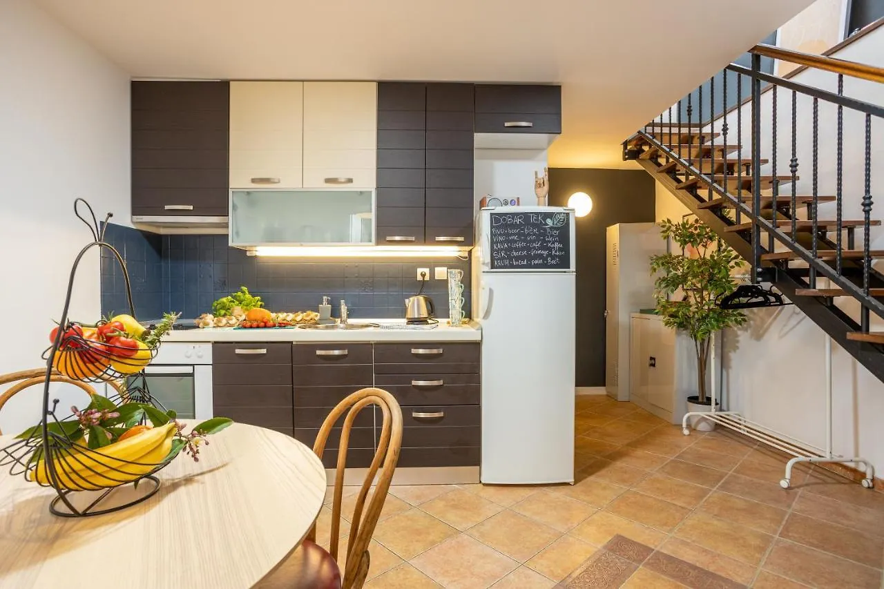 4 Us Apartment Split
