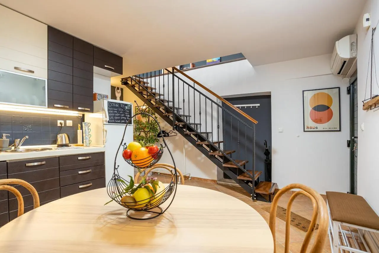 4 Us Apartment Split